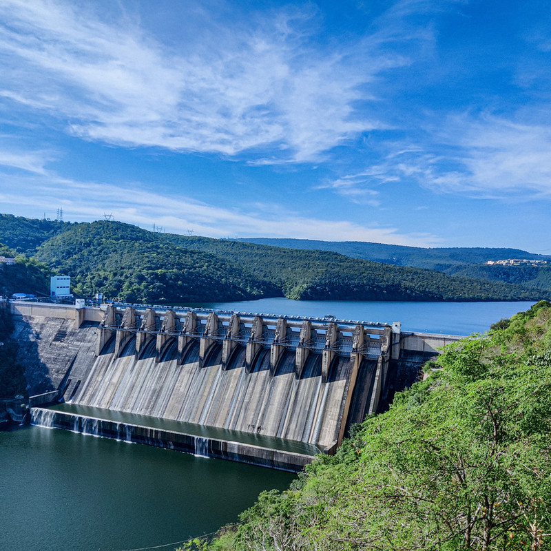 Hydroelectric dam creating renewable energy